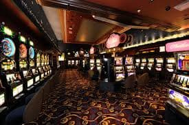 Live casino dealer hosting a baccarat table game on ph95